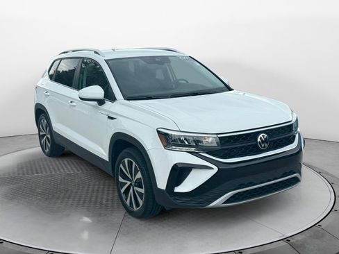 Certified 2023 Volkswagen Taos SE AWD/4WD image 1