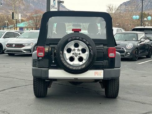 Used 2014 Jeep Wrangler Unlimited Sahara w/ Dual Top Group AWD/4WD image 4