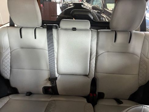 Used 2023 Jeep Wrangler Unlimited Sahara AWD/4WD image 32