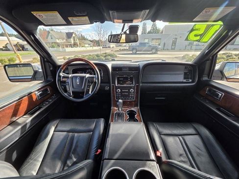Used 2015 Lincoln Navigator 4WD image 13