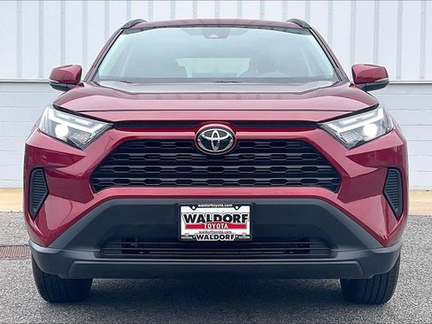 Used 2025 Toyota RAV4 XLE AWD/4WD image 3