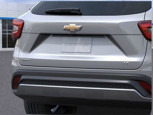 New 2026 Chevrolet Trax LT w/ Sunroof Package image 14
