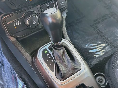 Used 2020 Jeep Renegade Limited AWD/4WD image 23