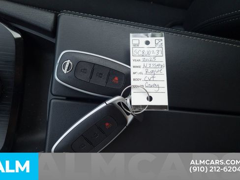 Used 2025 Nissan Rogue S AWD/4WD image 17
