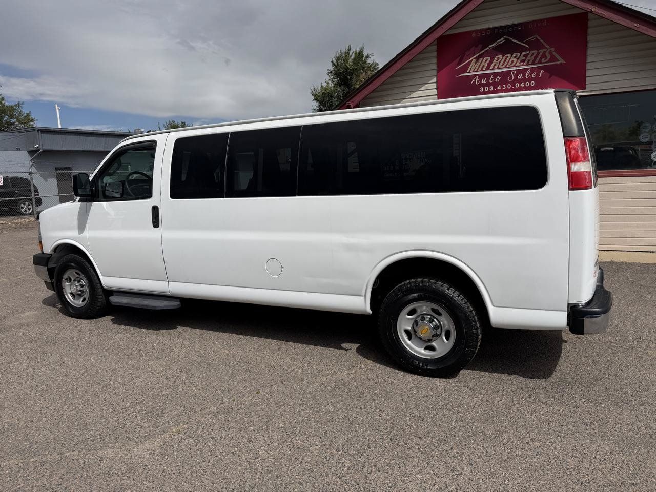 Used 2017 Chevrolet Express 3500 LT w/ LT Preferred Equipment Group RWD image 5