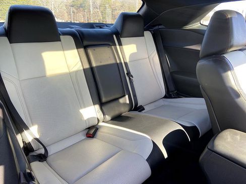 Used 2015 Dodge Challenger R/T Plus image 18