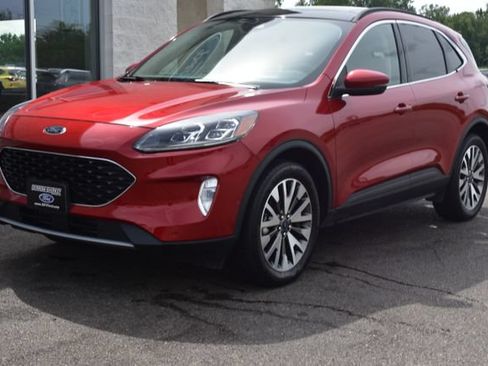 Used 2020 Ford Escape Titanium AWD/4WD image 18