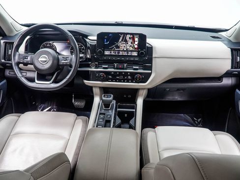 Used 2022 Nissan Pathfinder SL w/ SL Premium Package FWD image 5