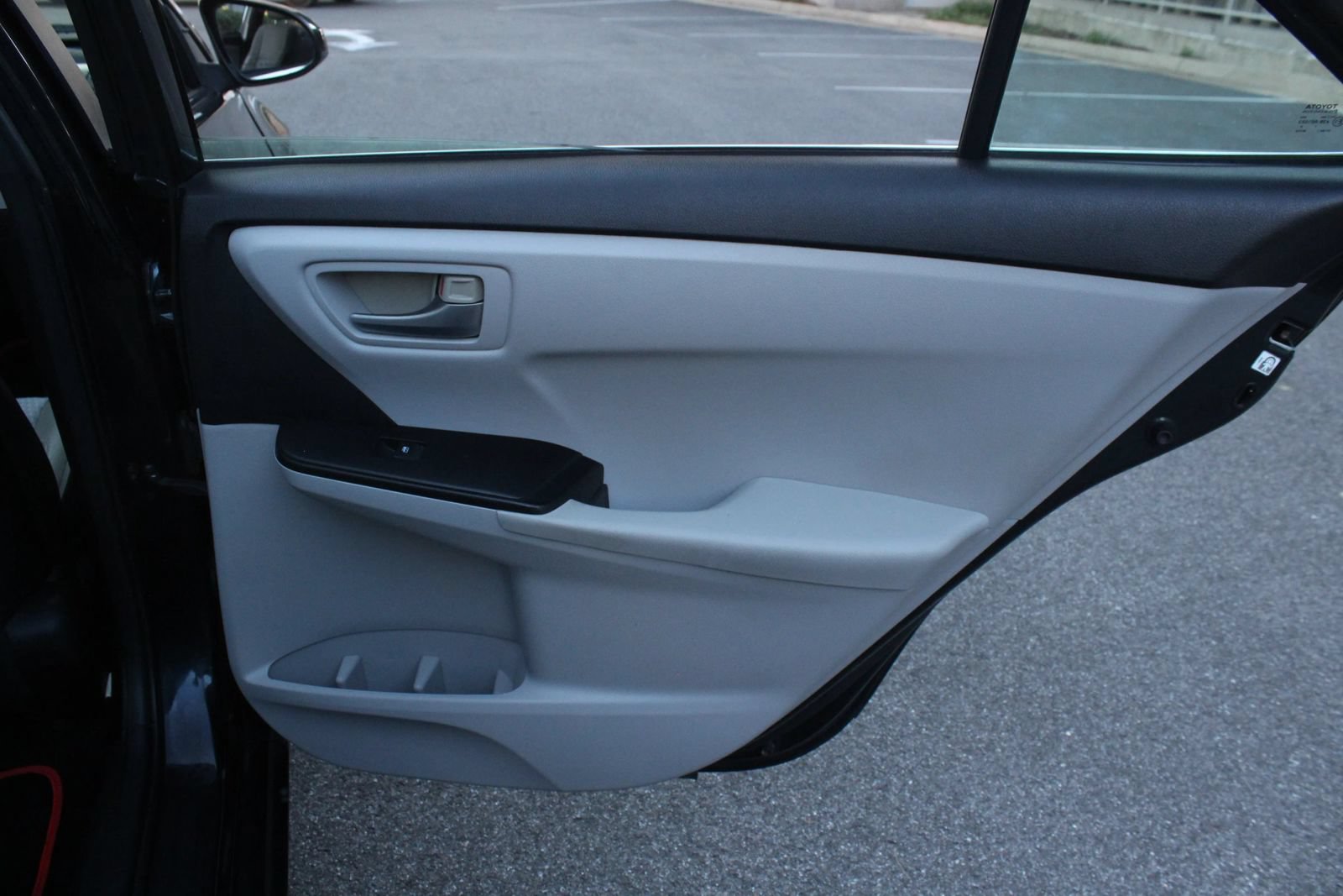 Used 2015 Toyota Camry SE FWD image 24