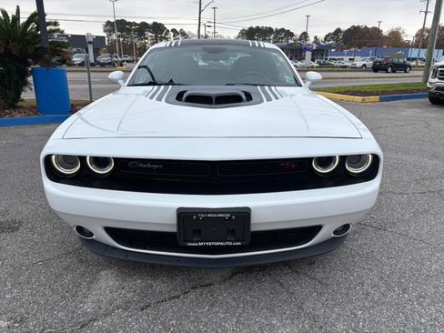 Used 2016 Dodge Challenger R/T image 9