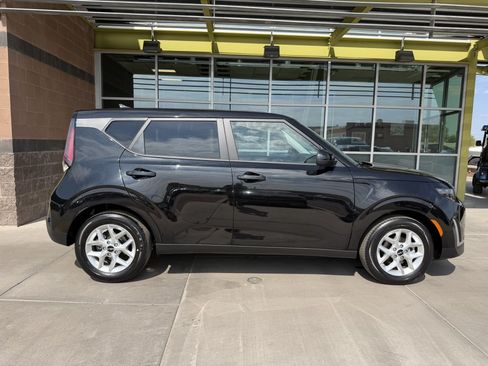 Used 2025 Kia Soul S FWD image 9