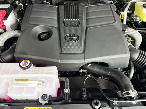 New 2026 Toyota Tundra Limited AWD/4WD image 11