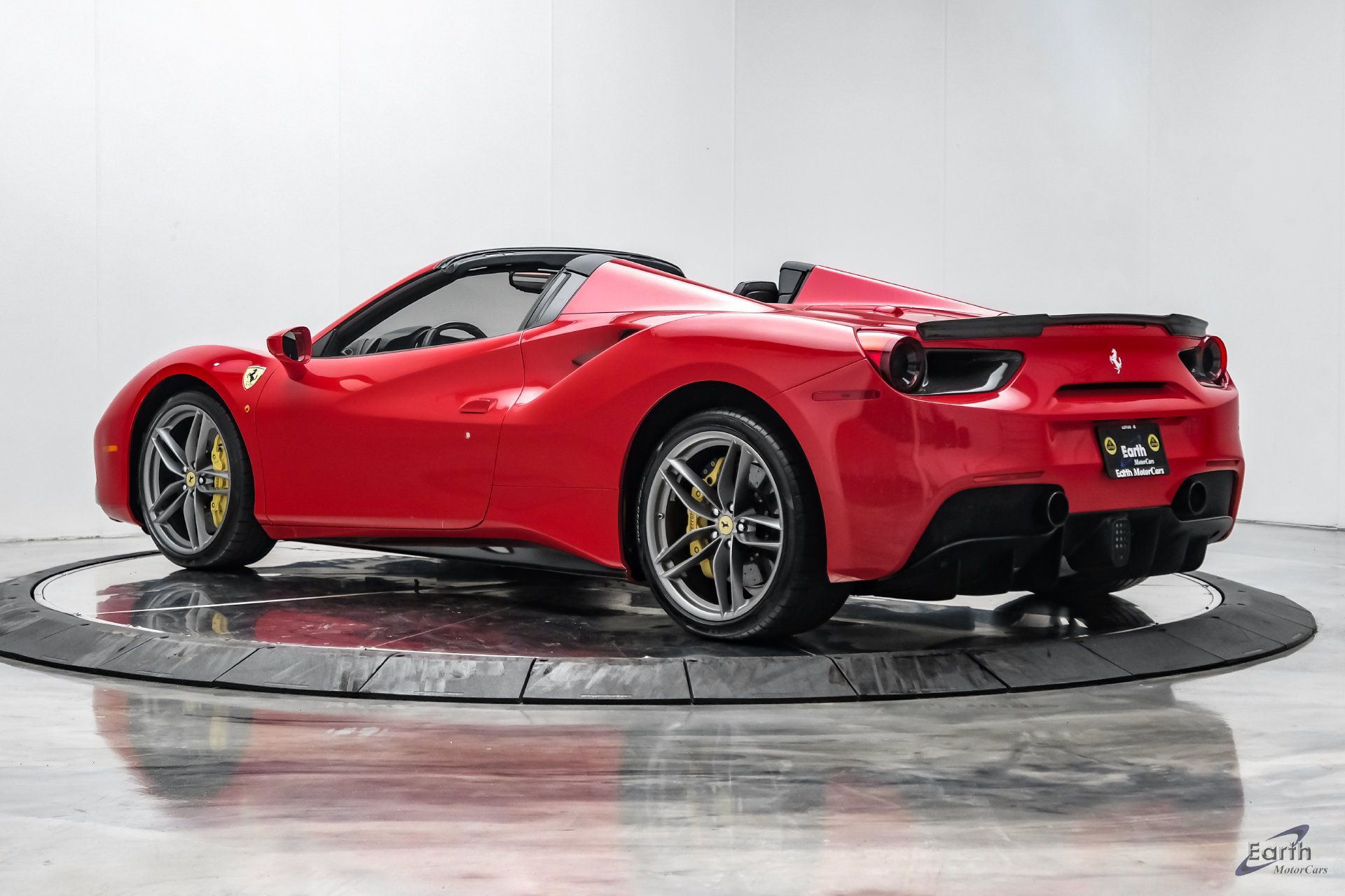 Used 2018 Ferrari 488 Spider RWD image 13