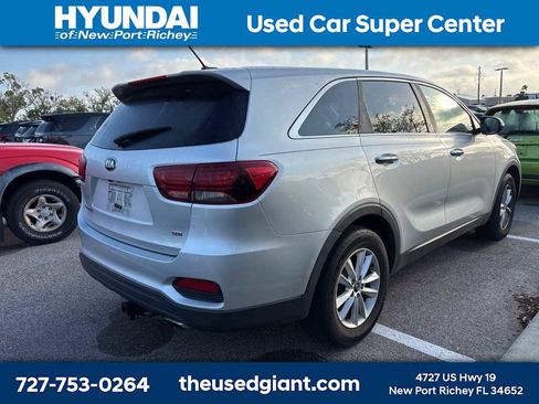 Used 2020 Kia Sorento LX image 3