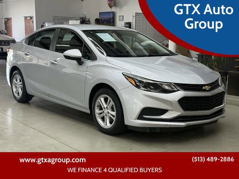 Used 2017 Chevrolet Cruze LT w/ Convenience Package FWD image 1