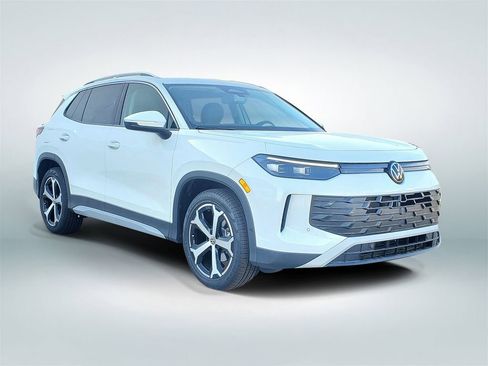 New 2026 Volkswagen Tiguan SE FWD image 2