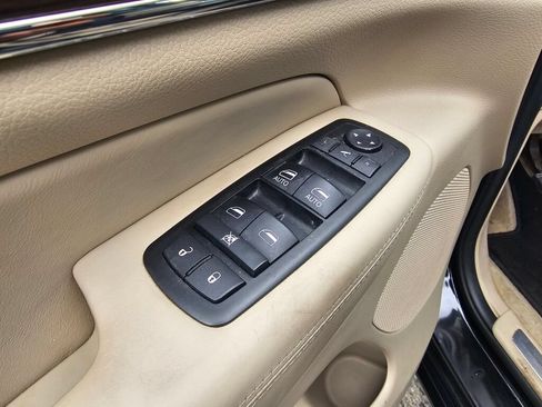 Used 2014 Jeep Grand Cherokee Overland w/ Advanced Technology Group AWD/4WD image 28