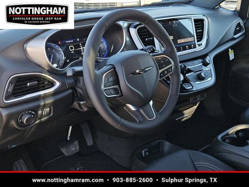 New 2026 Chrysler Voyager LX image 20