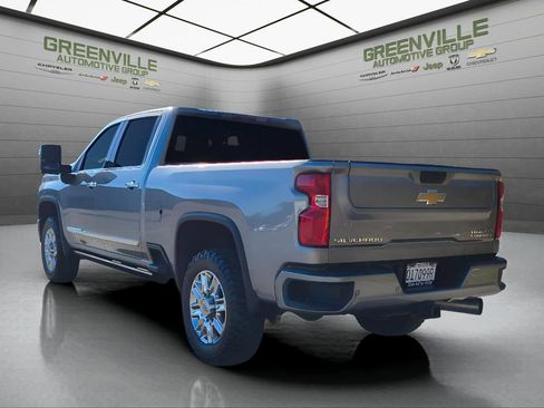 Used 2024 Chevrolet Silverado 2500 High Country w/ High Country Premium Package AWD/4WD image 6