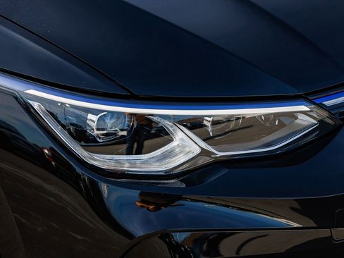 Used 2024 Volkswagen Golf R 2.0T image 7