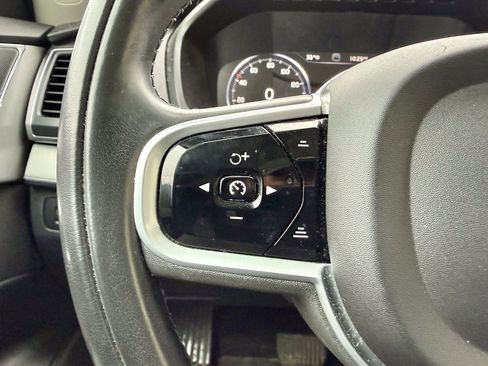 Used 2021 Volvo XC90 T5 Momentum w/ Climate Package image 18