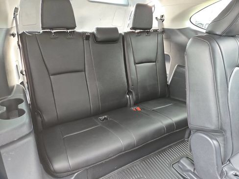 Used 2020 Toyota Highlander LE AWD/4WD image 16