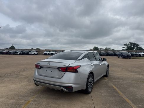 Certified 2024 Nissan Altima 2.5 SV w/ SV Premium Package FWD image 14