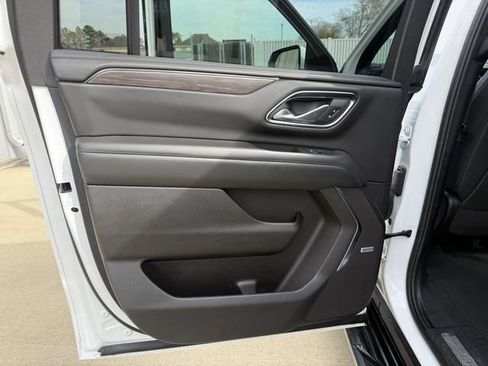 Used 2024 Chevrolet Suburban LT image 25