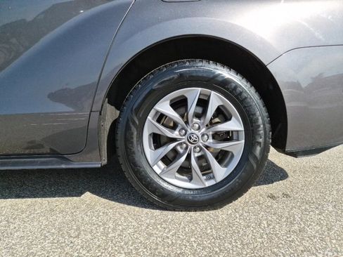 Used 2023 Toyota Sienna XLE image 12