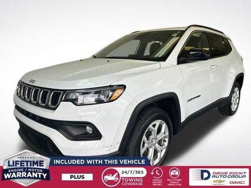 Used 2024 Jeep Compass Latitude AWD/4WD image 4