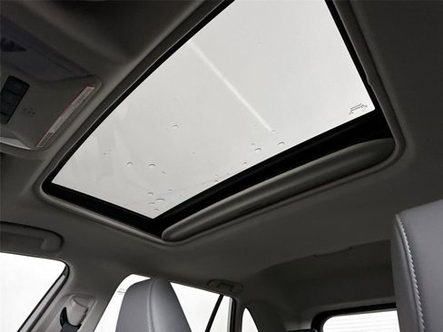 Certified 2022 Toyota RAV4 XLE Premium image 6