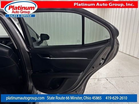 Used 2018 Toyota Camry SE image 38