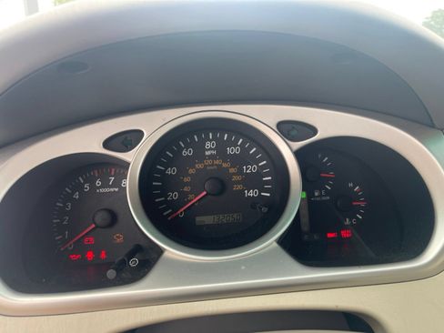 Used 2004 Toyota Highlander 4WD V6 image 8