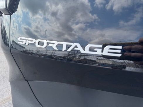 Used 2025 Kia Sportage EX image 19
