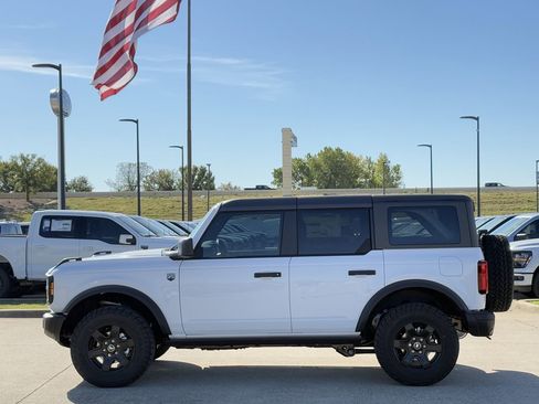 New 2025 Ford Bronco Big Bend w/ Black Diamond Package AWD/4WD image 35