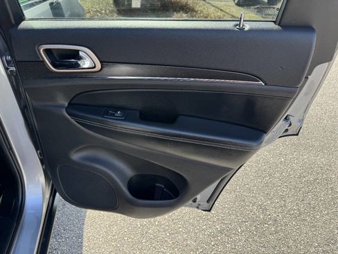 Used 2017 Jeep Grand Cherokee Limited image 46