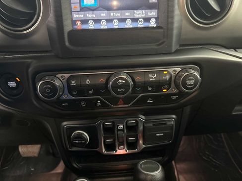 Used 2021 Jeep Gladiator Sport AWD/4WD image 16