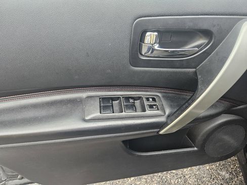 Used 2011 Nissan Rogue SV w/ SL Pkg image 10