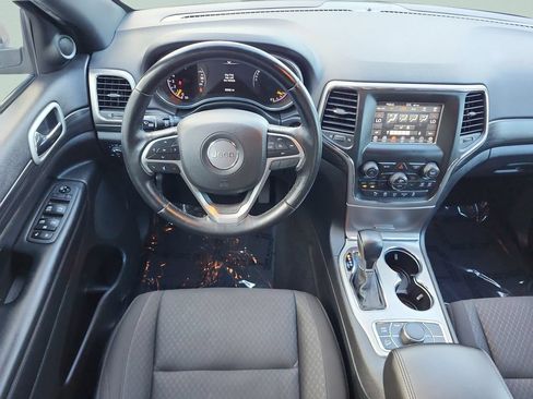 Used 2021 Jeep Grand Cherokee Laredo AWD/4WD image 19