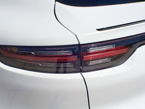 Used 2023 Porsche Cayenne Platinum Edition image 13