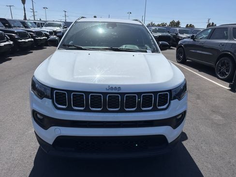Used 2024 Jeep Compass Latitude AWD/4WD image 5