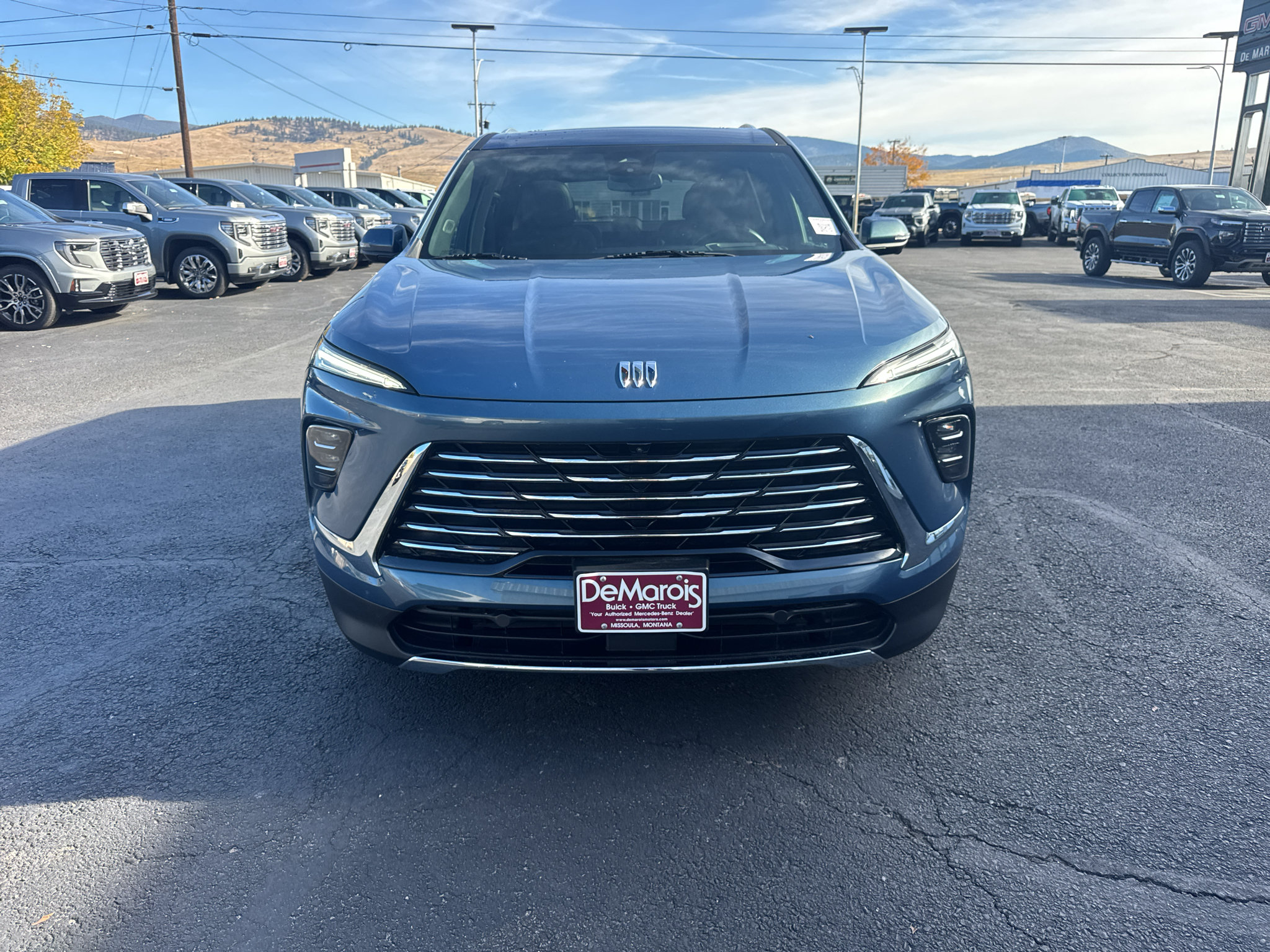 Used 2025 Buick Enclave Preferred w/ Power Package AWD/4WD image 2