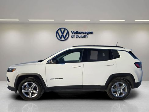 Used 2024 Jeep Compass Latitude image 2