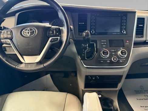 Used 2018 Toyota Sienna XLE w/ XLE Navigation Package AWD/4WD image 10