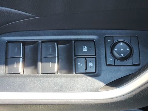 Used 2022 Toyota RAV4 XLE Premium AWD/4WD image 16