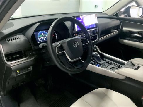 Used 2025 Toyota Grand Highlander AWD image 2
