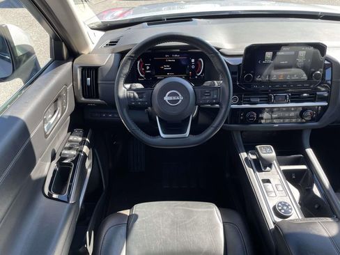 Used 2024 Nissan Pathfinder Platinum image 13