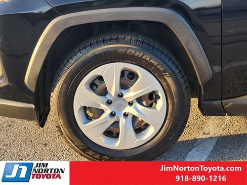 Used 2020 Toyota RAV4 LE image 12