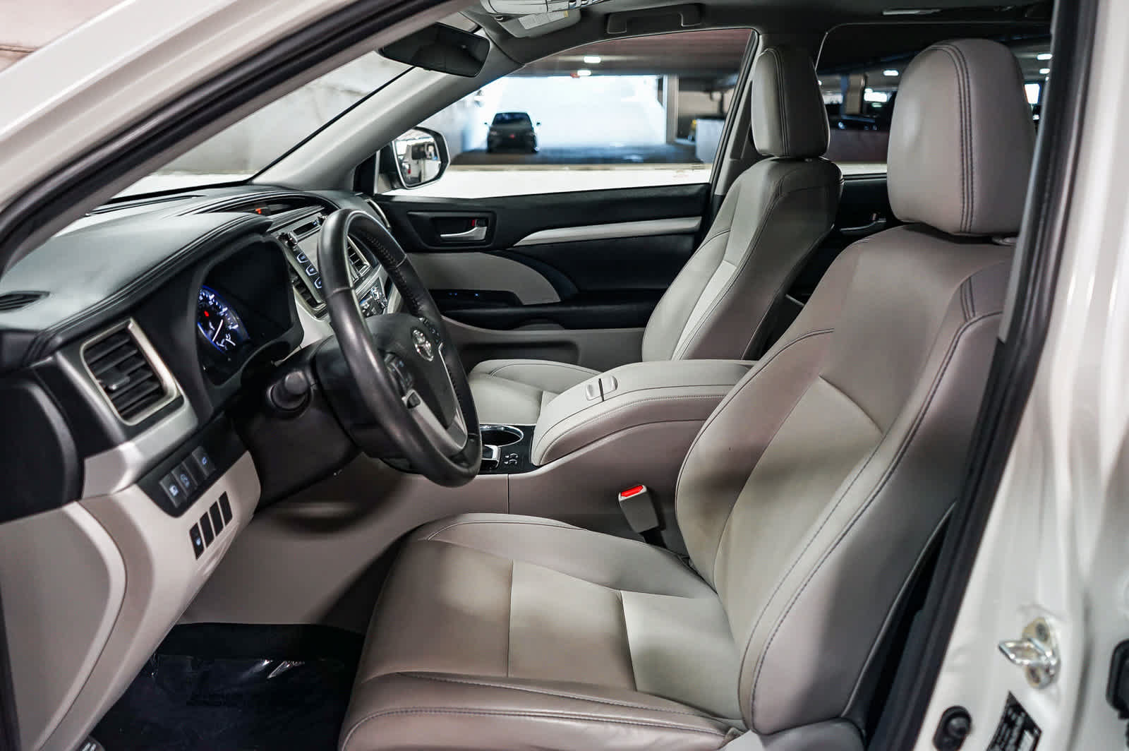 Certified 2019 Toyota Highlander XLE AWD/4WD image 19