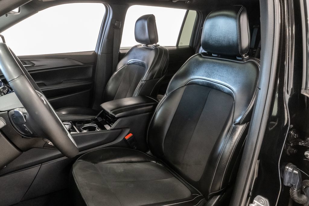 Used 2023 Jeep Grand Cherokee L Laredo AWD/4WD image 10